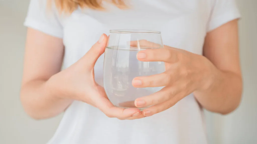 Prawidłowe nawodnienie organizmu - ile wody pić dziennie?