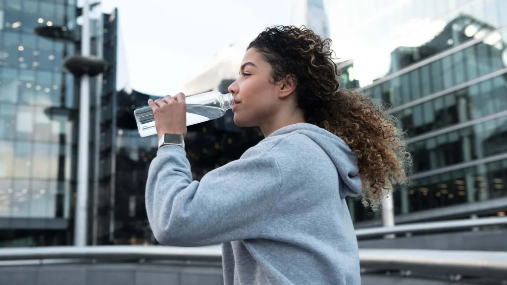 Prawidłowe nawodnienie organizmu - ile wody pić dziennie?